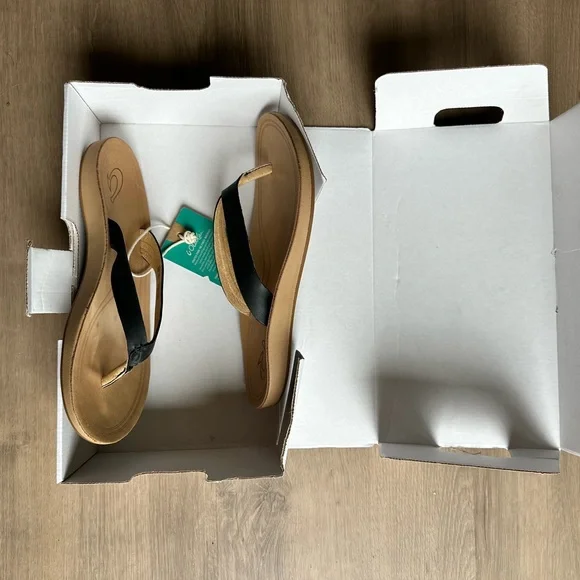 NEW! OluKai Women's Black and Tan Sandals Flip Flops - size 7w - Picture 7 of 8